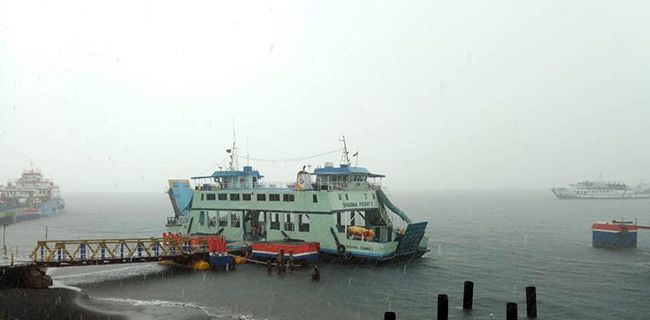 kabut-tutup-selat-bali-penyeberangan-gilimanuk-ketapang-tutup
