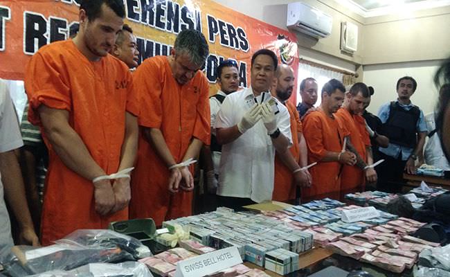lima-bule-pelaku-skimming-dibekuk-amankan-rp-788-juta