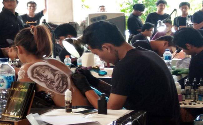 tato-tak-lagi-seram-kini-malah-diminati-cewek-cewek-millennial