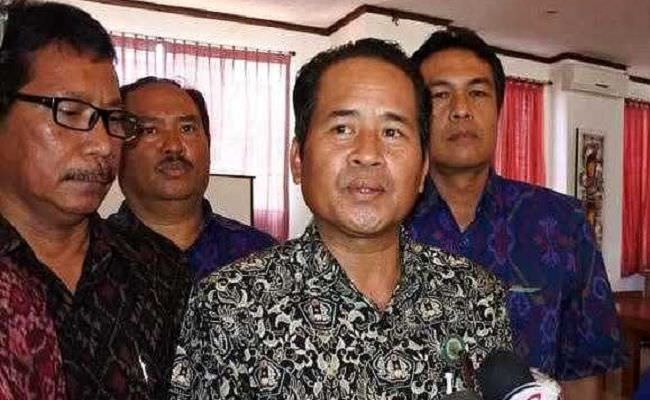 tolak-rubah-nama-ratusan-geruduk-dewan-ketua-bks-jangan-usik-lpd