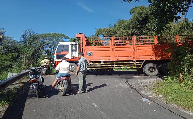 andalkan-google-map-cari-jalur-ke-karangasem-tersesat-di-jalan-desa