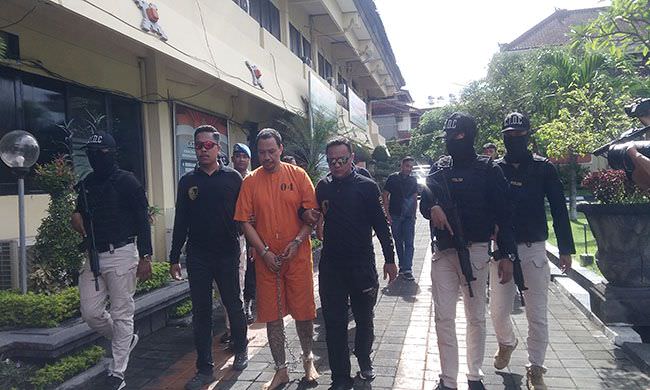diburu-3-x-24-jam-dibekuk-pelaku-teror-bom-molotov-langsung-dirantai