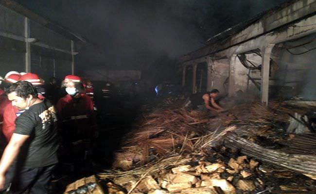 hadiri-acara-jokowi-tak-sadar-12-kios-pasar-anyar-sari-ludes-terbakar