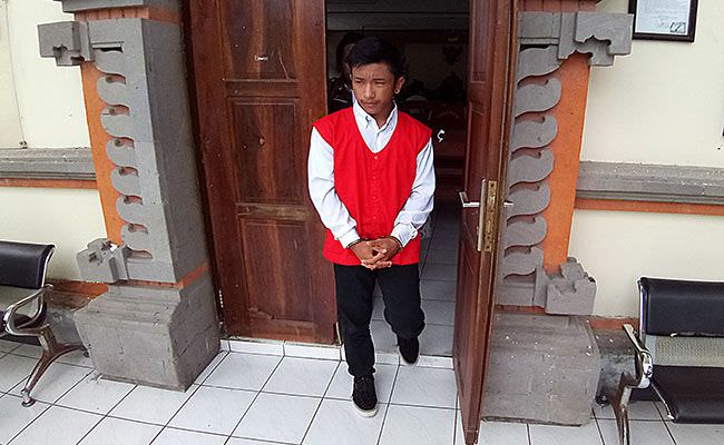 jambret-hp-bule-dituntut-15-tahun-patkae-merengek-minta-ampun
