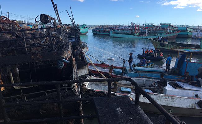 kapal-ikan-pt-intimas-terbakar-di-benoa-saksi-geber-fakta-mengejutkan