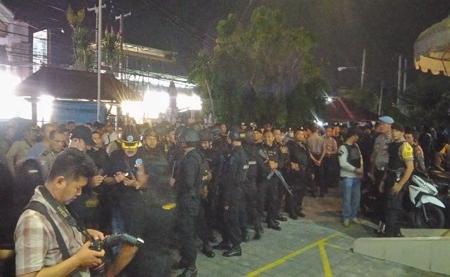 mendadak-ratusan-personel-bersenjata-lengkap-serbu-lapas-kerobokan