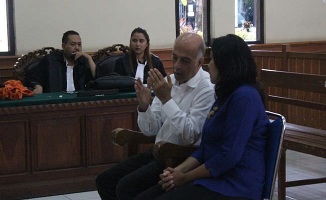bule-amrik-ngotot-ganja-legal-hakim-sebut-di-indonesia-barang-ilegal