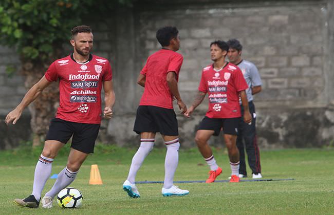 cedera-groin-spaso-ditangani-fisioterapis-diego-costa-dan-van-persie