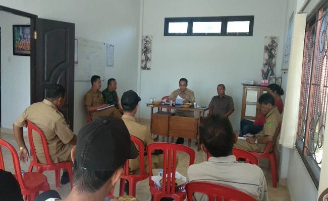 jadi-korban-pungli-kelian-banjar-warga-marah-geruduk-kantor-perbekel