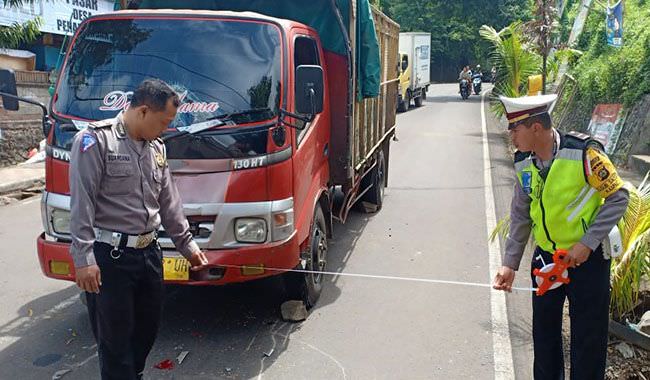 ngeri-diseruduk-truk-saat-iring-iringan-ngaben-dua-pemotor-tewas