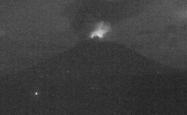 update-erupsi-lagi-gunung-agung-mulai-keluarkan-gemuruh-dan-api