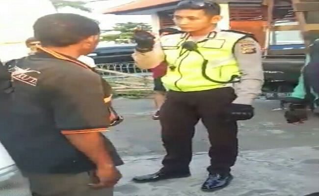 viral-pengendara-motor-di-bali-tantang-duel-polisi-lalu-lintas