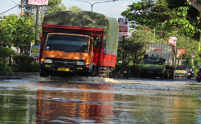 8-desa-di-jembrana-terkena-dampak-rumah-dan-jalan-nasional-ikut-rusak