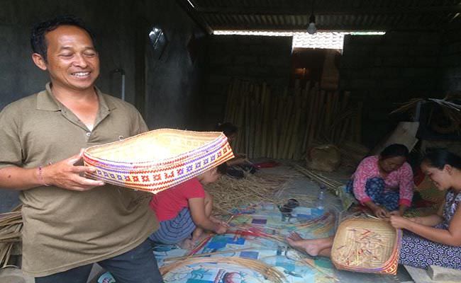 bertahan-tiga-generasi-kerajinan-bambu-produk-bangli-tembus-luar-bali