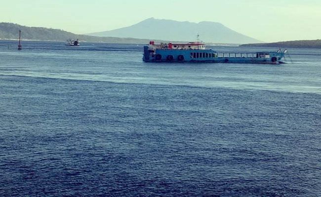 kmp-jambo-vi-kandas-di-selat-bali-belasan-penumpang-terjebak