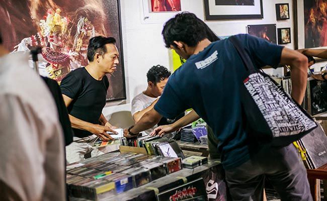 nasib-toko-kaset-merana-penggemar-musik-berharap-kembali-menggeliat