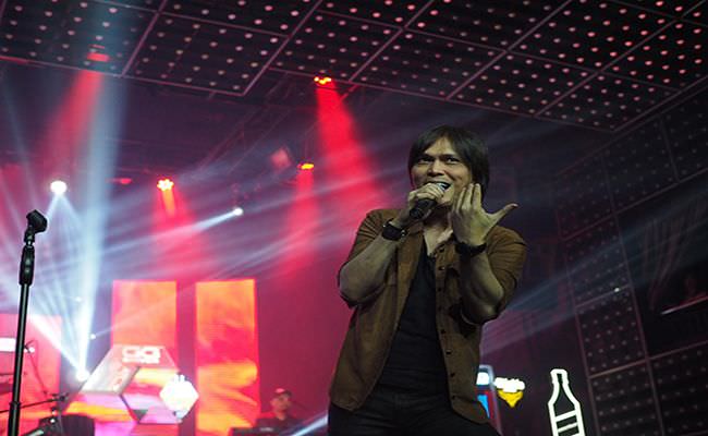 once-mekel-sihir-lewat-lagu-dealova-clubber-mania-terpana