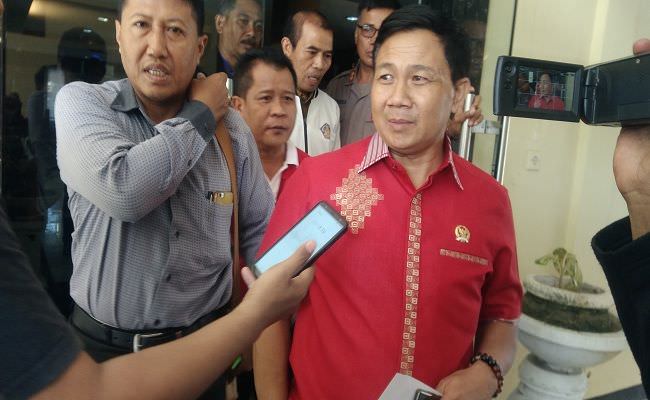 resmi-laporkan-dewa-rai-diduga-pemukulan-dipicu-cekcok-di-wa-grup