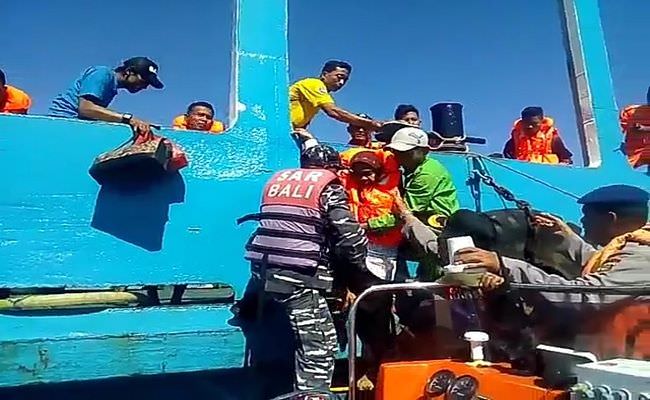 seluruh-penumpang-kapal-akhirnya-berhasil-dievakuasi-dengan-selamat