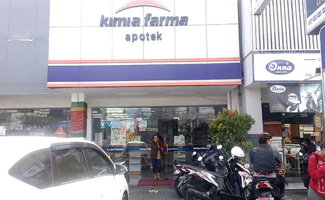 terekam-cctv-begini-ciri-ciri-pelaku-perampokan-apotek-kimia-farma