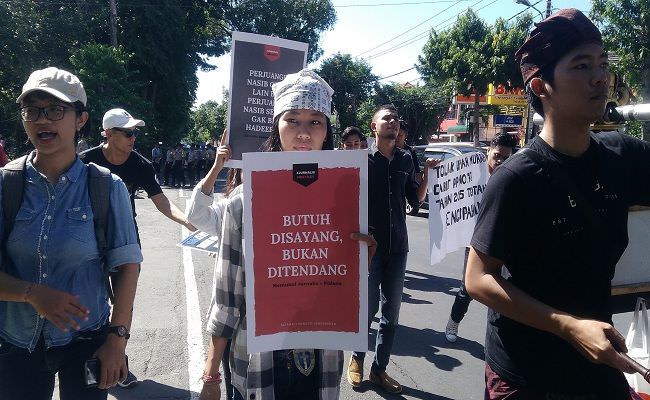 update-rayakan-may-day-500-buruh-di-bali-demo-layangkan-11-tuntutan