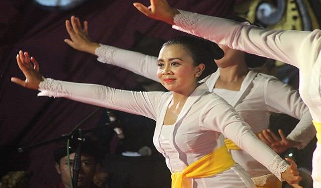 viral-dimana-mana-dayu-diastini-paparkan-arti-rejang-renteng