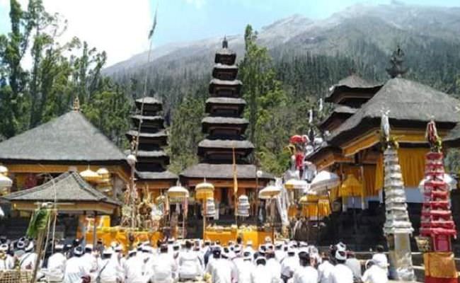 was-was-gelaran-pujawali-di-pura-pasar-agung-dipersingkat-jadi-sehari