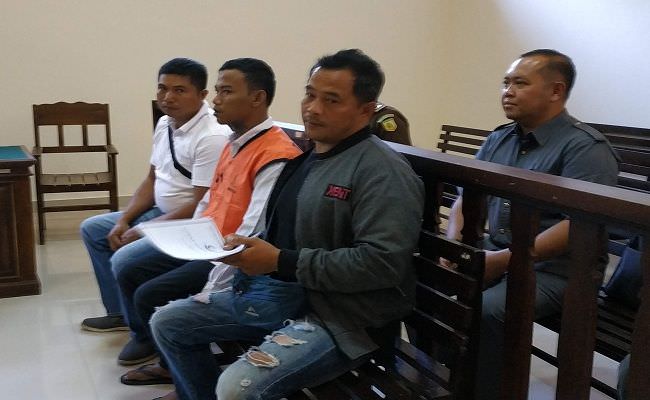 awal-ngaku-sehat-usai-dituntut-jaksa-langsung-mendadak-bersikap-aneh
