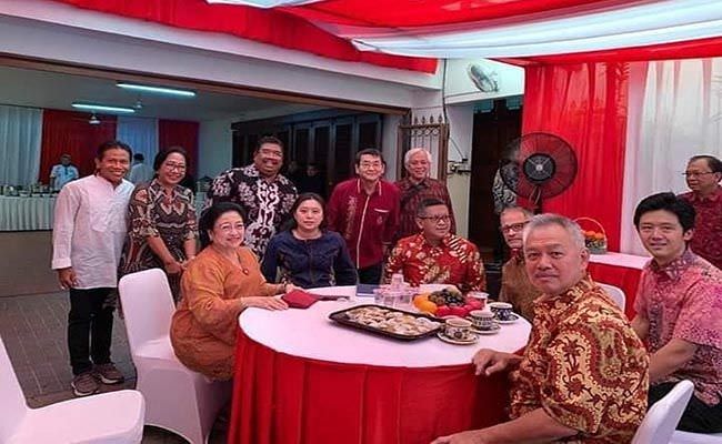 foto-mega-dan-koster-dengan-tw-viral-respon-netizen-bali-tak-terduga
