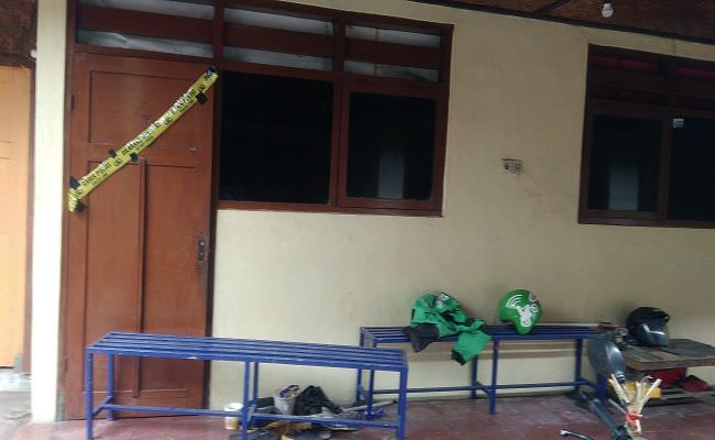 korban-dipulangkan-polisi-pasang-garis-polisi-depan-kamar-pelaku