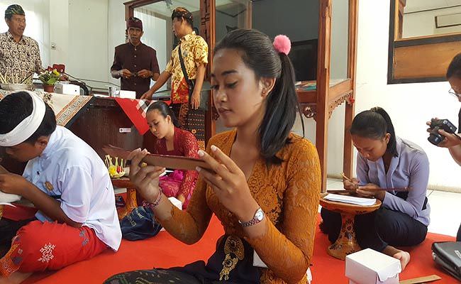 lomba-nyurat-aksara-bali-minim-peserta-potensi-besar-minim-pembinaan