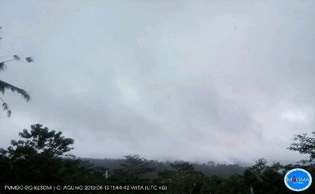 usai-erupsi-gunung-agung-alami-hembusan-44-kali