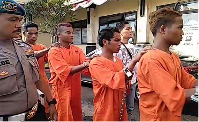 desa-adat-sanksi-buruh-sumba-pelaku-bentrok-bayar-mecaru-rp-10-juta