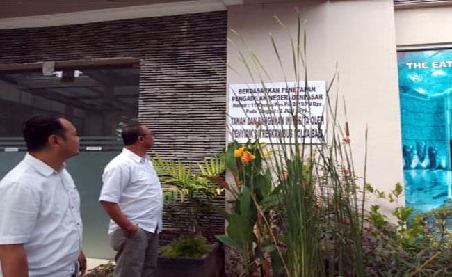 gedung-tingkat-senilai-rp-6-miliar-aset-eks-wagub-sudikerta-disegel