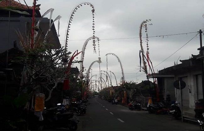 mendahului-pasang-penjor-galungan-berlangsung-sebelum-era-majapahit