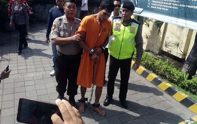 tangan-dan-kaki-dirantai-pembunuh-warga-sumba-minta-maaf-terbuka