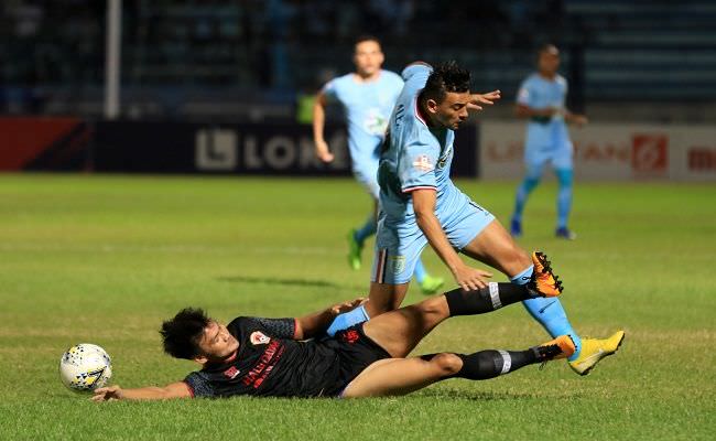 tebar-provokasi-coach-teco-sebut-gol-alex-kontra-kalteng-offside