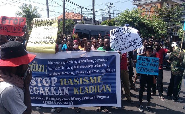 demo-di-renon-mahasiswa-papua-kami-ini-bukan-monyet-stop-rasisme