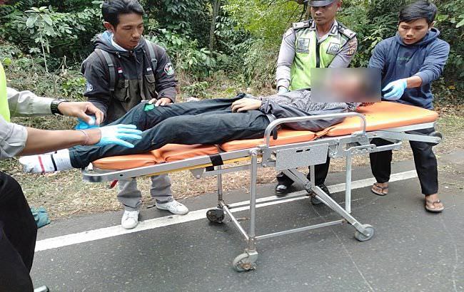 ditabrak-mobil-turis-asing-di-jalur-tengkorak-pemotor-tewas-seketika