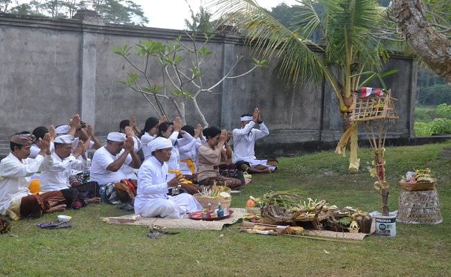 kerap-terjadi-peristiwa-kesurupan-skb-banjarangkan-gelar-mecaru