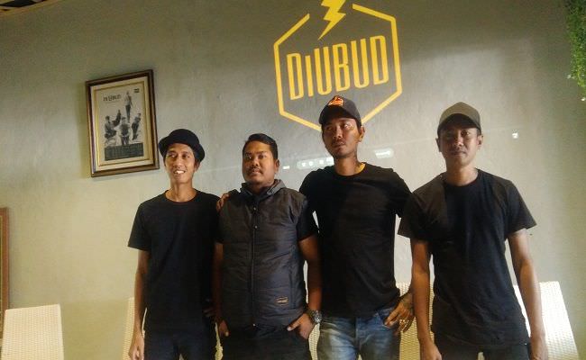 lahir-kembali-di-ubud-band-lepas-tiga-lagu-sekaligus