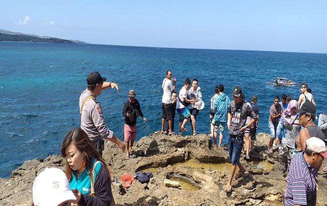nekat-selfie-di-devils-tear-jatuh-dihempas-ombak-wn-tiongkok-tewas