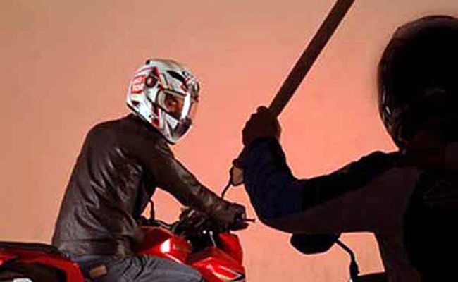 pepet-pemuda-kupang-hingga-jatuh-pelaku-begal-bawa-kabur-motor-korban