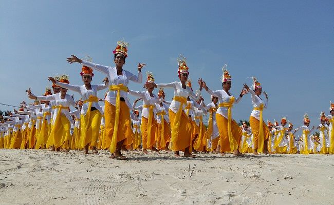 abaikan-skb-tari-sakral-tari-rejang-rentang-tetap-ditampilkan-di-npf