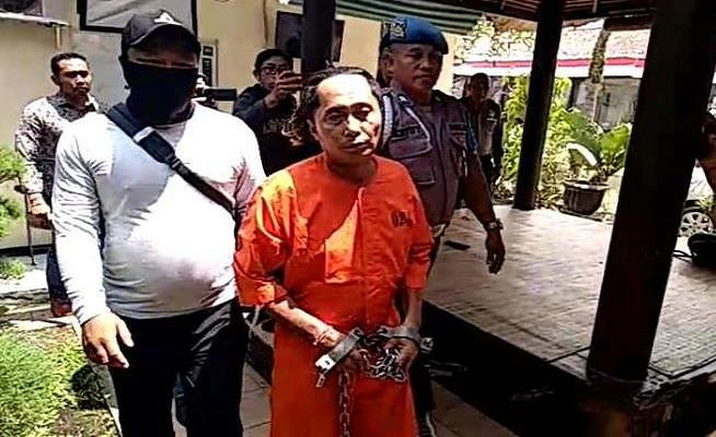 bejat-setubuhi-bocah-9-tahun-tangan-dan-kaki-sopir-taksi-dirantai