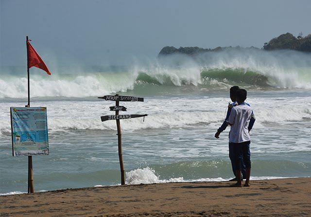 bnpb-ingatkan-23-desa-di-jembrana-terancam-bahaya-tsunami-tinggi