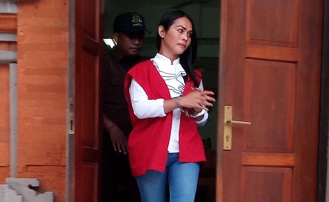 dua-kali-masuk-bui-waria-pembobol-rumah-mewah-dituntut-15-tahun