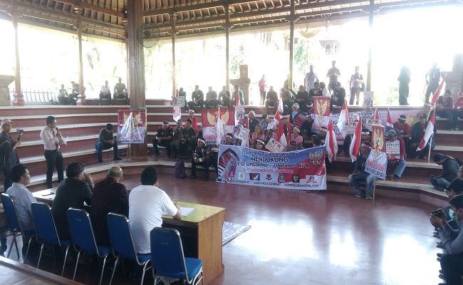 dukung-revisi-undang-undang-kpk-puluhan-massa-geruduk-dprd-bali
