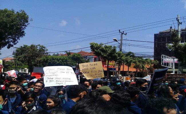 mahasiswa-bali-mulai-bergerak-tuntut-batalkan-ruu-kontroversial