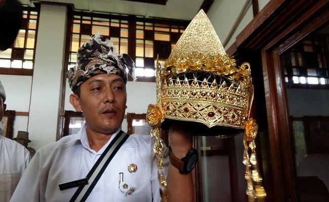 mahkota-raja-berlapis-emas-tak-kunjung-dipajangternyata-ini-pemicunya